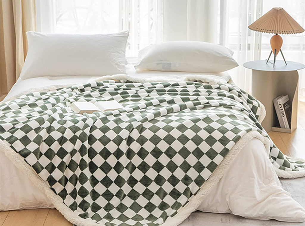 Trendy Affordable Throw Blankets From Amazon for Every Home Aesthetic